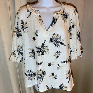 Women’s medium floral blouse